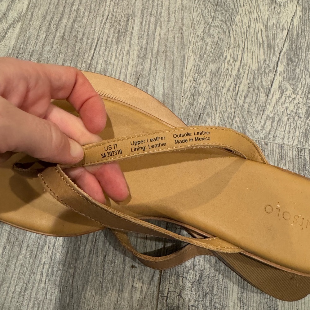 Nisolo tan leather Go to flip flop sandals - Picture 6 of 7